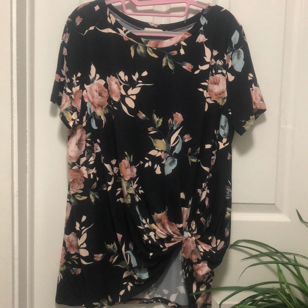 Very cute flowered top.